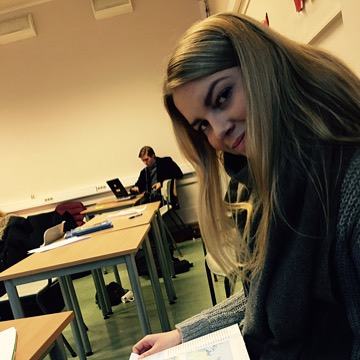 "Back to school ðŸ‘€" - 250815 
@saranors
Palavras-chave: Sara Nors;Sara SKAM;Skam;Skam Instagram;Skam Instagram Posts